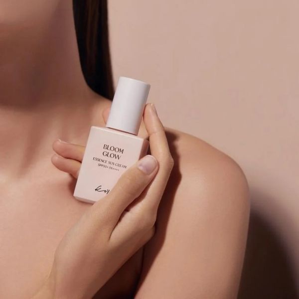 Коригуюча сонцезахисна есенція Koy Bloom Glow Essence Sun Cream SPF 50+ / PA++++, 30 мл 0000301 фото